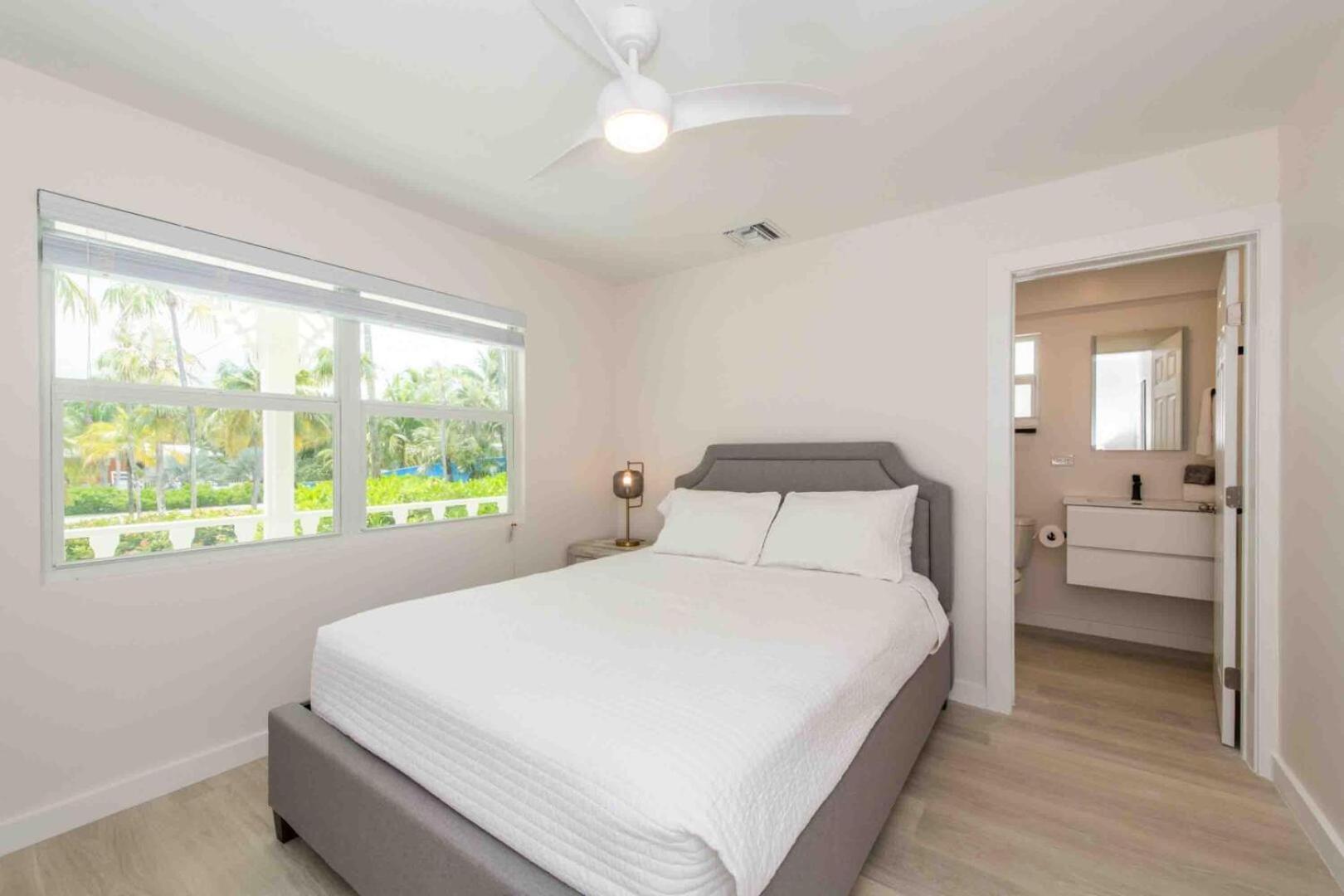 Thatch Hill - Renovated Beach House With Pool, Short Walk To The Rum Point Club Driftwood Village Экстерьер фото