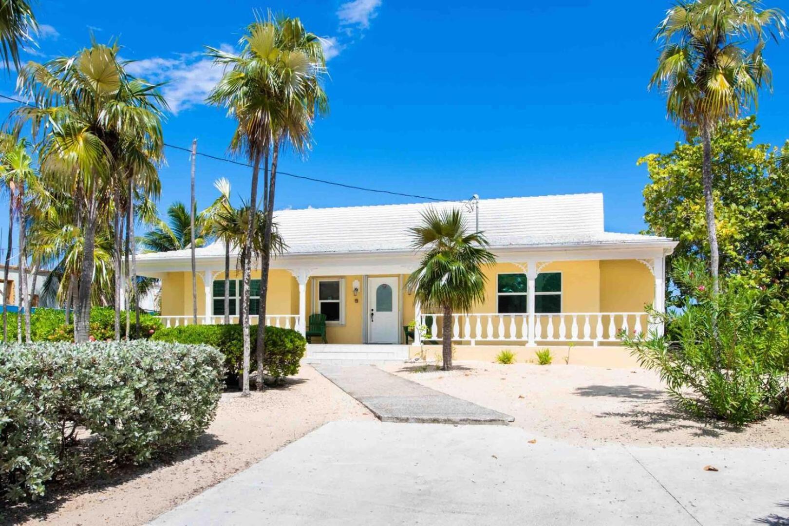Thatch Hill - Renovated Beach House With Pool, Short Walk To The Rum Point Club Driftwood Village Экстерьер фото