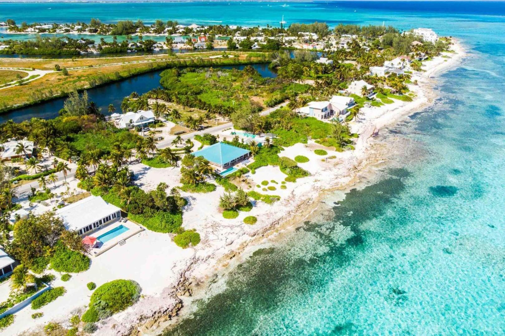 Thatch Hill - Renovated Beach House With Pool, Short Walk To The Rum Point Club Driftwood Village Экстерьер фото