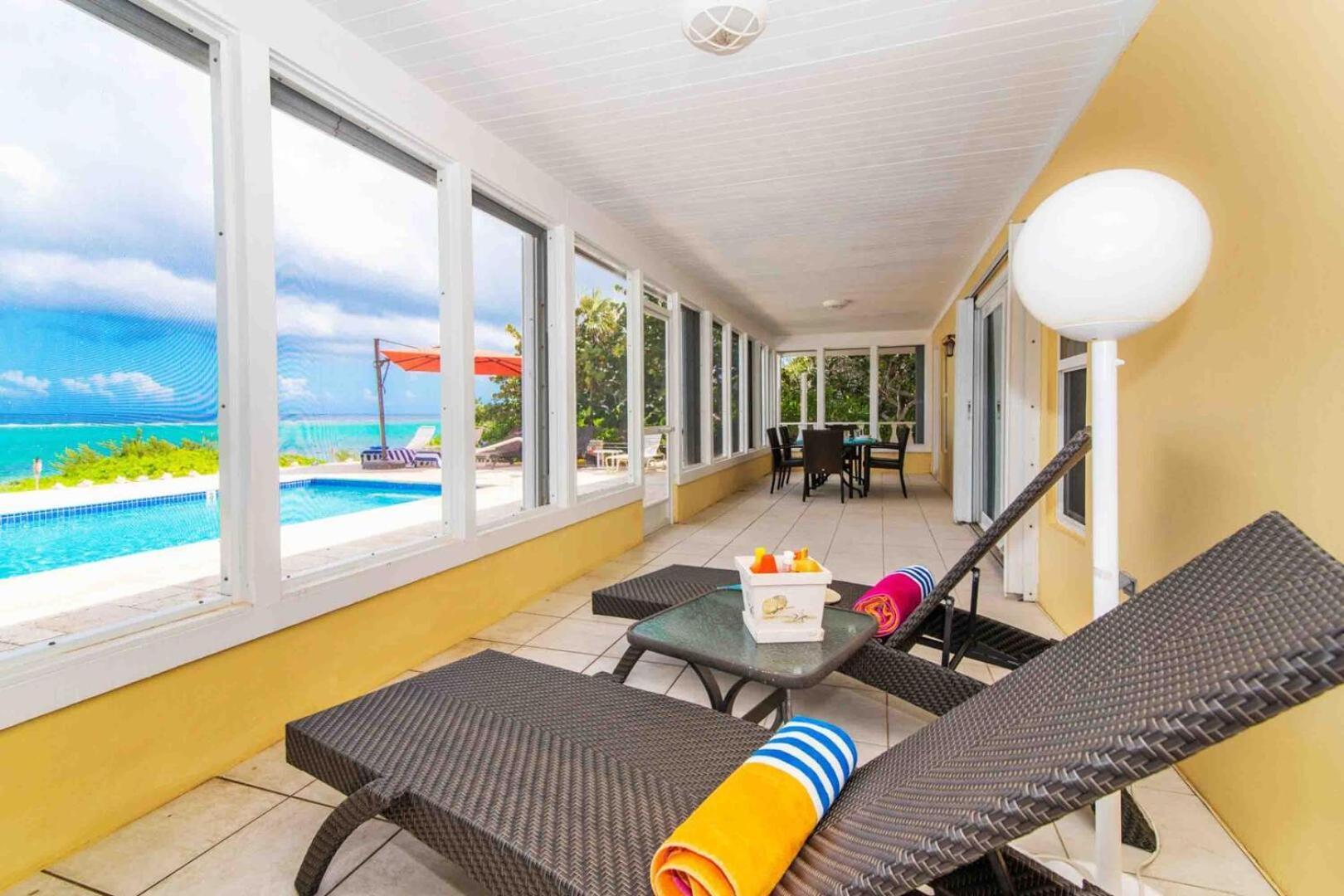 Thatch Hill - Renovated Beach House With Pool, Short Walk To The Rum Point Club Driftwood Village Экстерьер фото