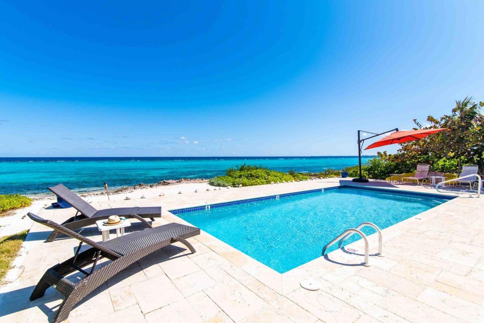 Thatch Hill - Renovated Beach House With Pool, Short Walk To The Rum Point Club Driftwood Village Экстерьер фото