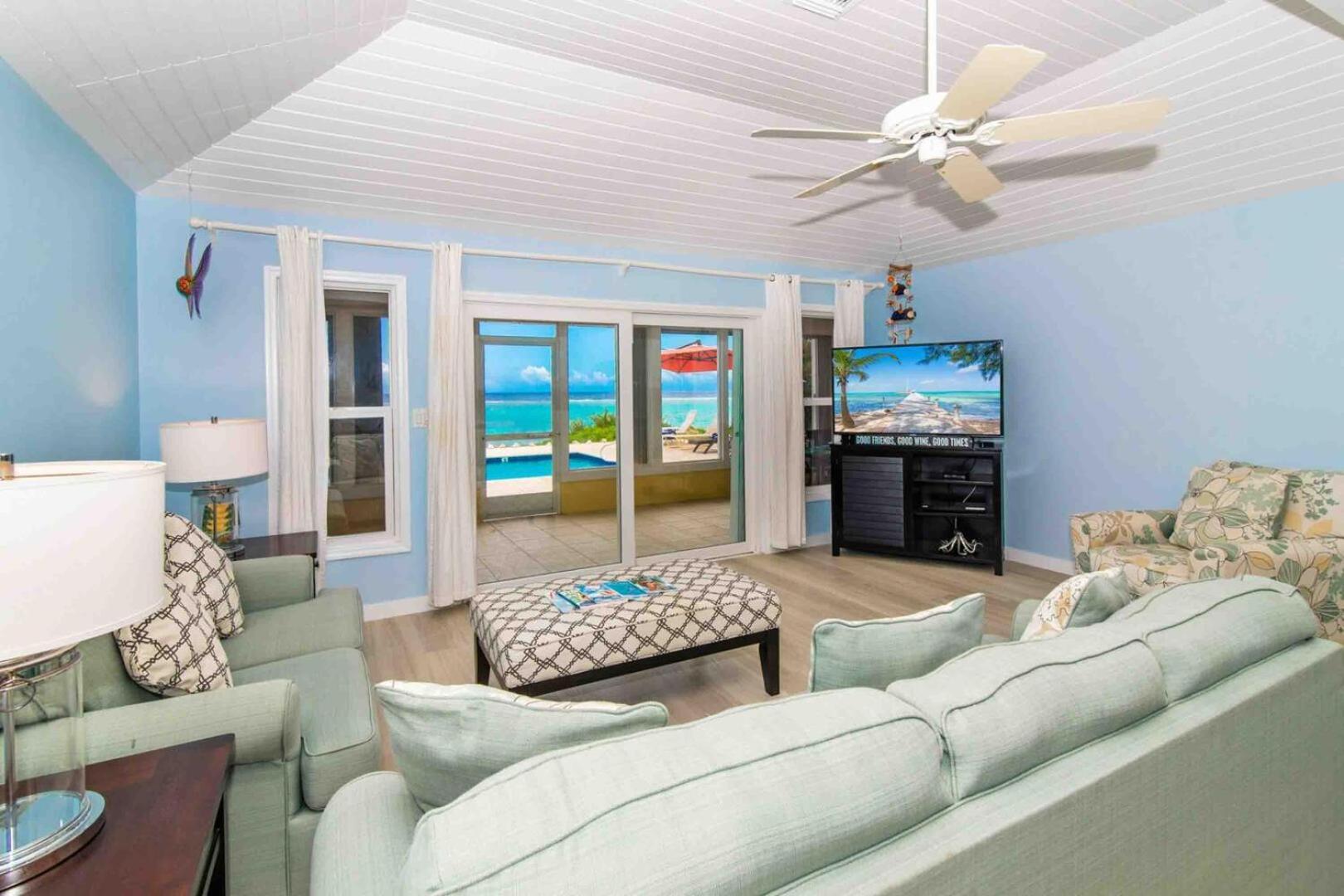 Thatch Hill - Renovated Beach House With Pool, Short Walk To The Rum Point Club Driftwood Village Экстерьер фото