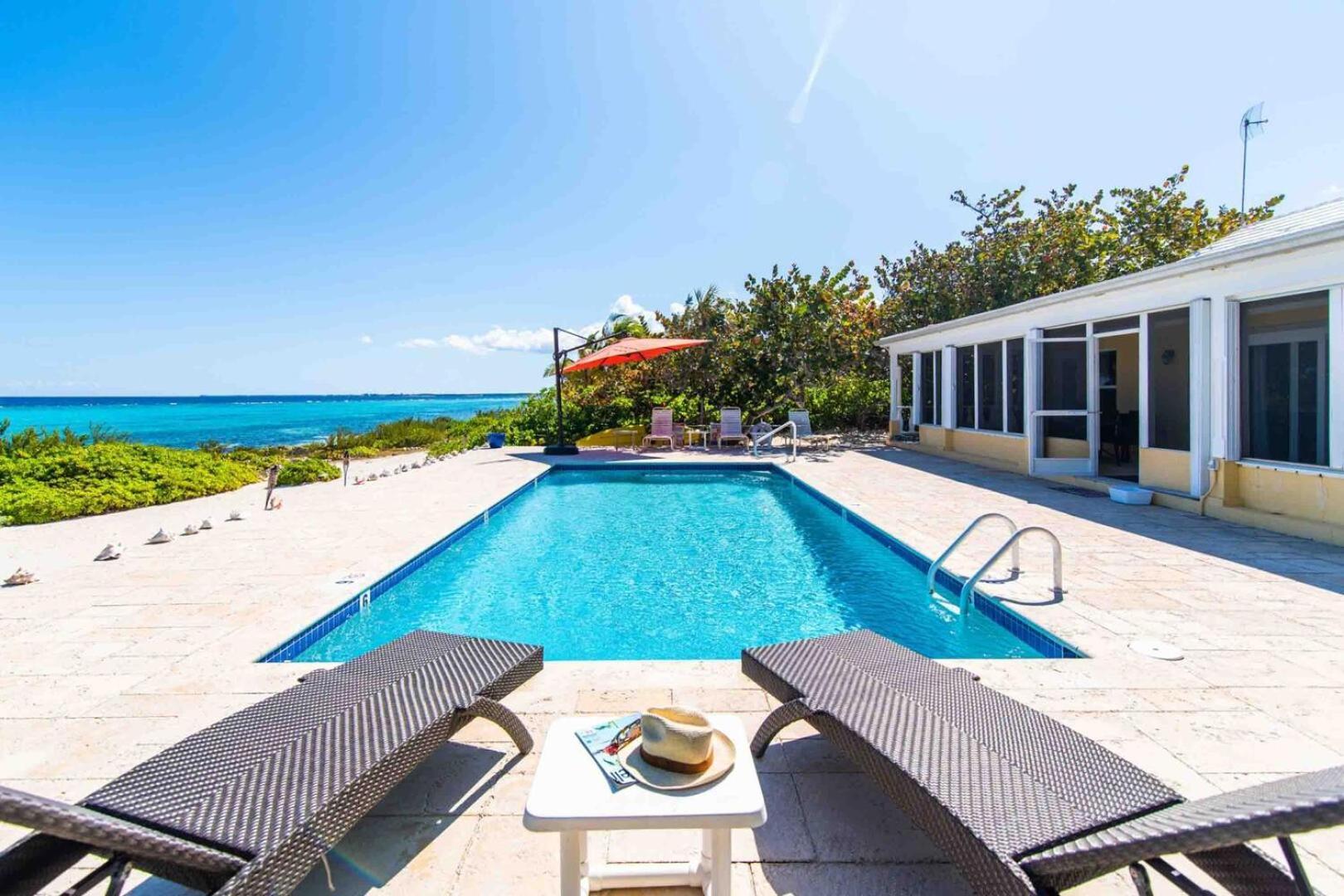 Thatch Hill - Renovated Beach House With Pool, Short Walk To The Rum Point Club Driftwood Village Экстерьер фото